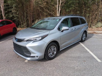2024 Toyota Sienna XLE