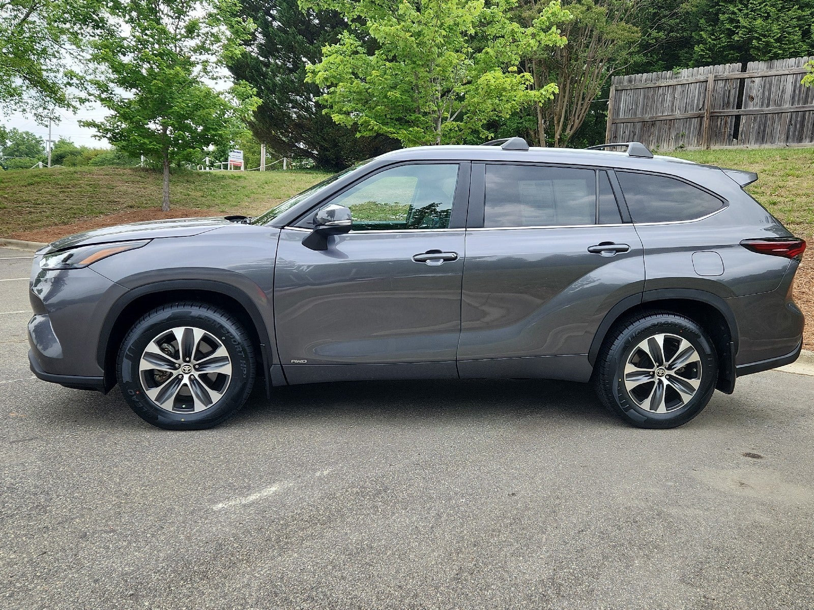 2024 Toyota Highlander Hybrid XLE