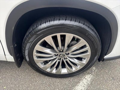 2024 Toyota Highlander Platinum