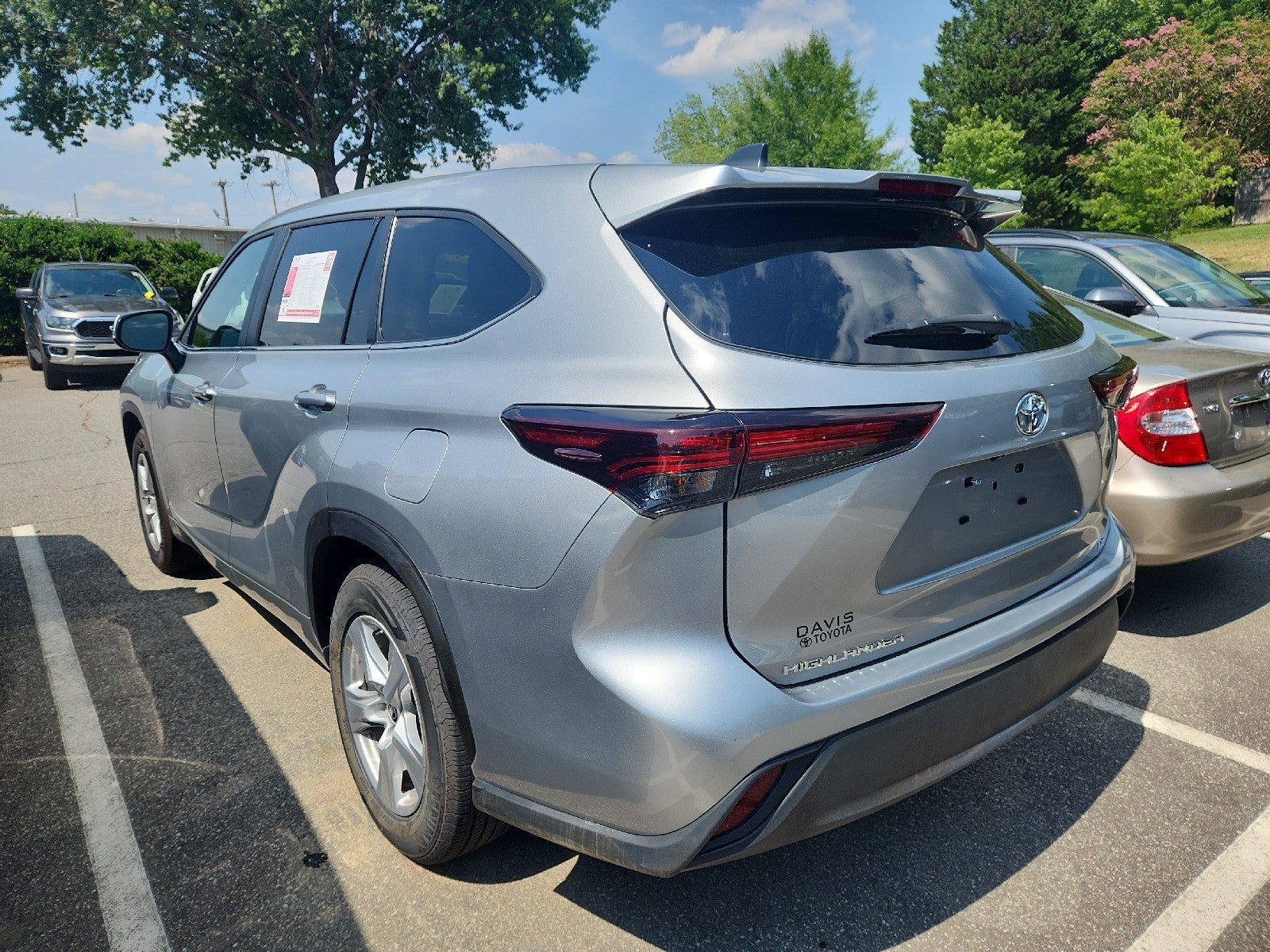 2025 Toyota Highlander LE