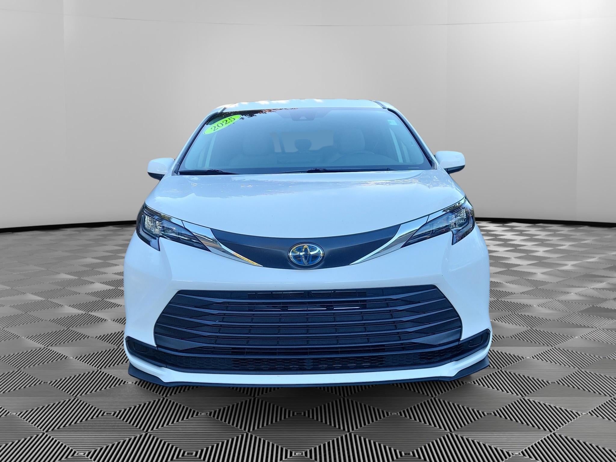 2025 Toyota Sienna LE