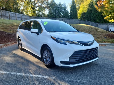 2025 Toyota Sienna LE