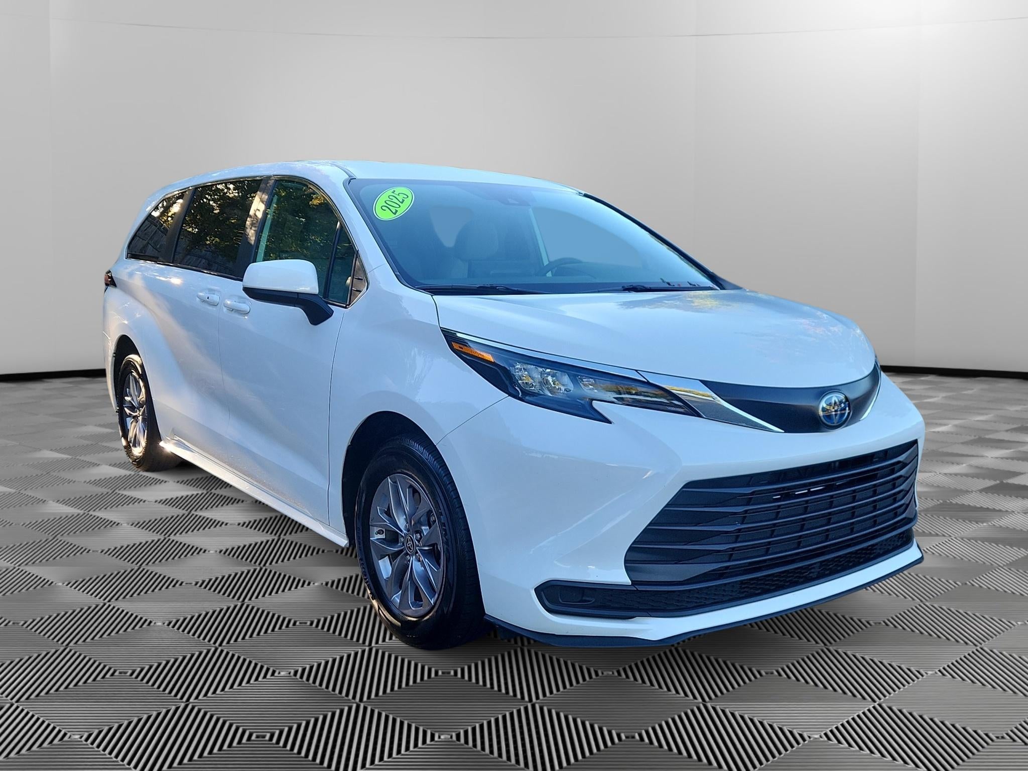 2025 Toyota Sienna LE