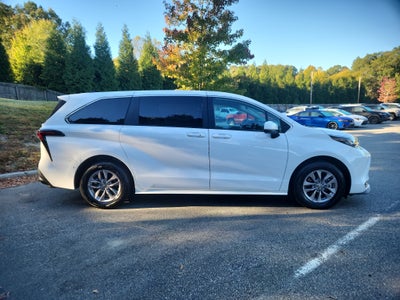 2025 Toyota Sienna LE