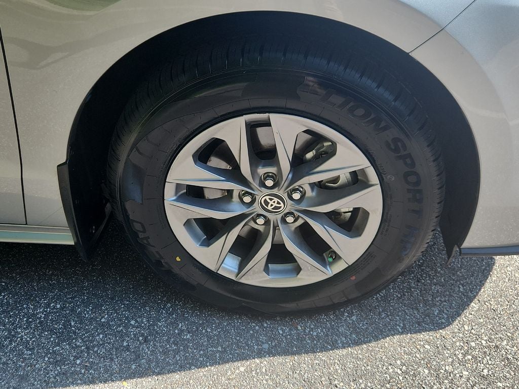 2024 Toyota Sienna LE