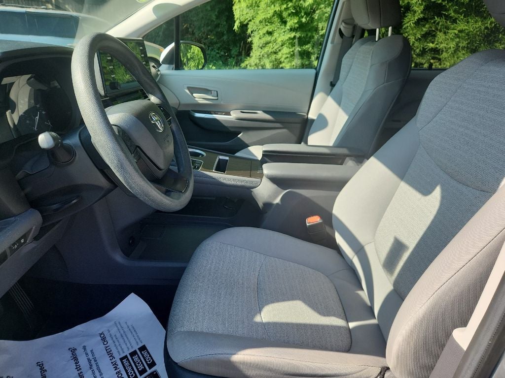 2024 Toyota Sienna LE