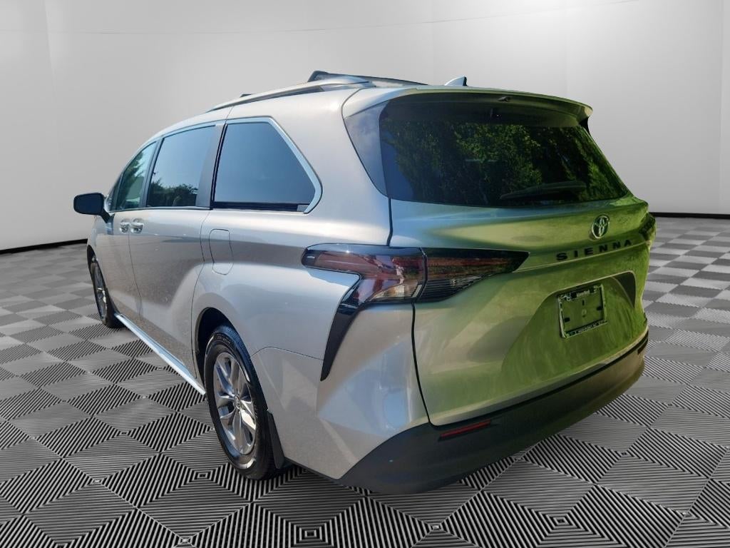2024 Toyota Sienna LE