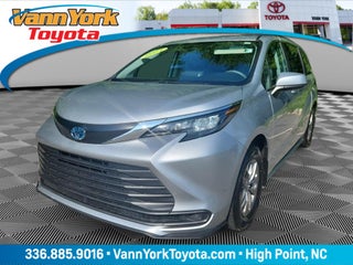 2024 Toyota Sienna LE