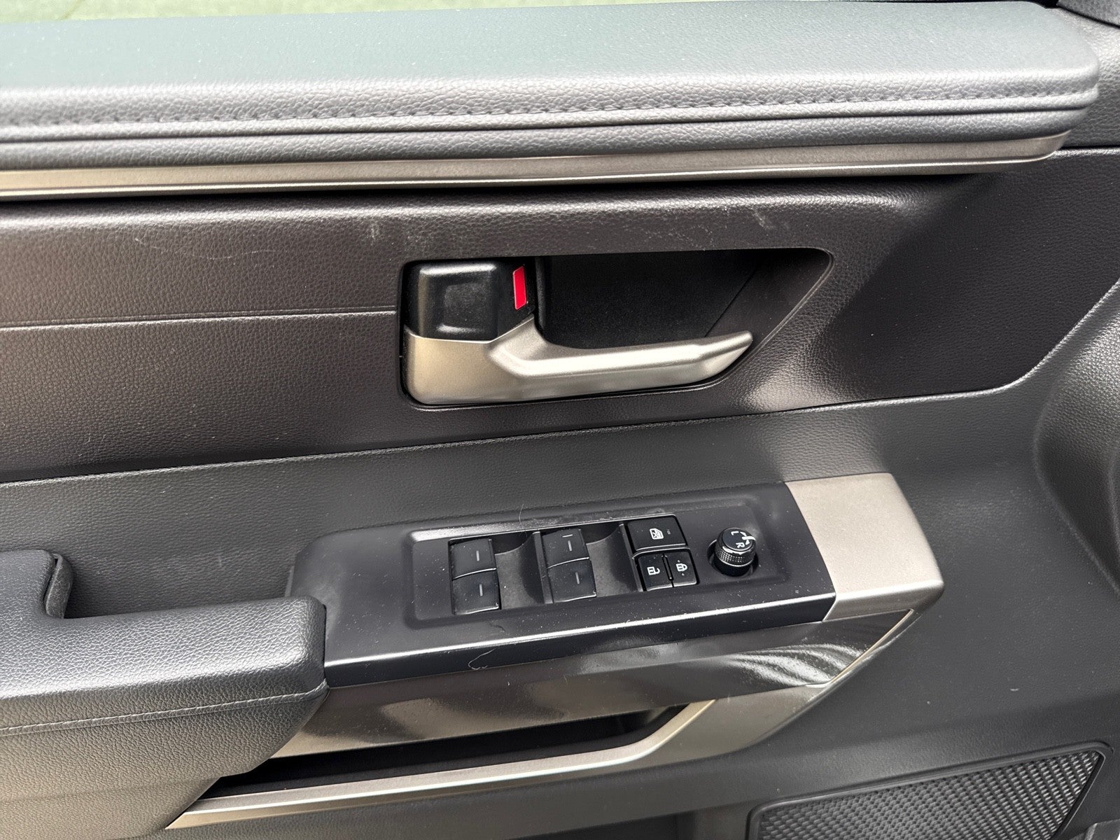 2025 Toyota Tundra 4WD SR5