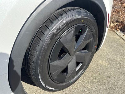 2023 Toyota Prius LE