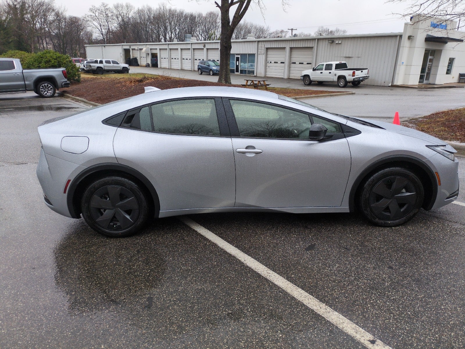 2025 Toyota Prius Plug-In Hybrid SE