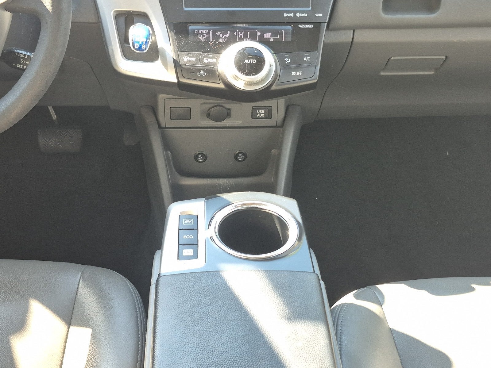 2014 Toyota Prius v Two