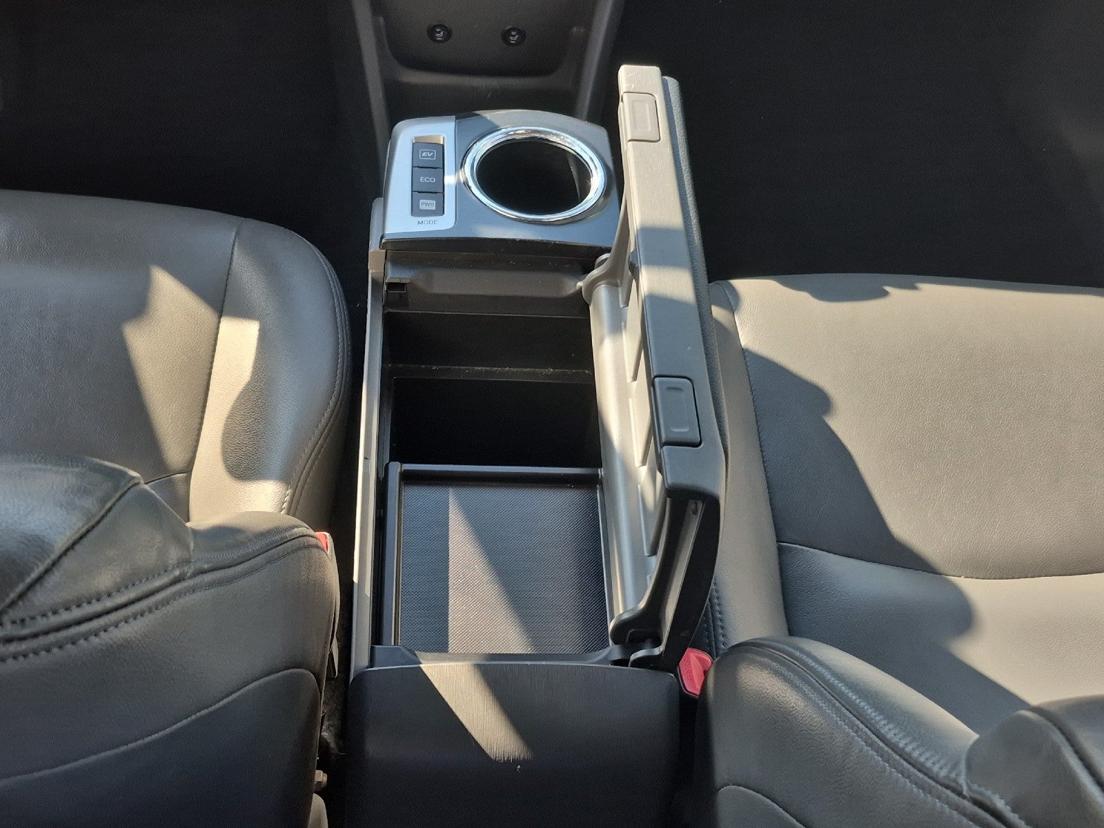 2014 Toyota Prius v Two