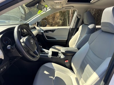 2022 Toyota RAV4 Hybrid XLE Premium