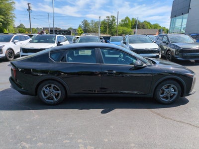 2026 Kia K4 LXS
