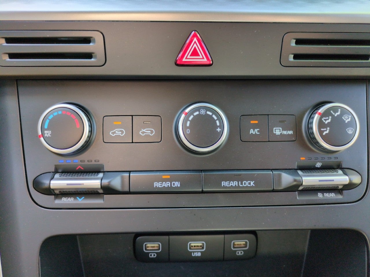 2023 Kia Carnival LX
