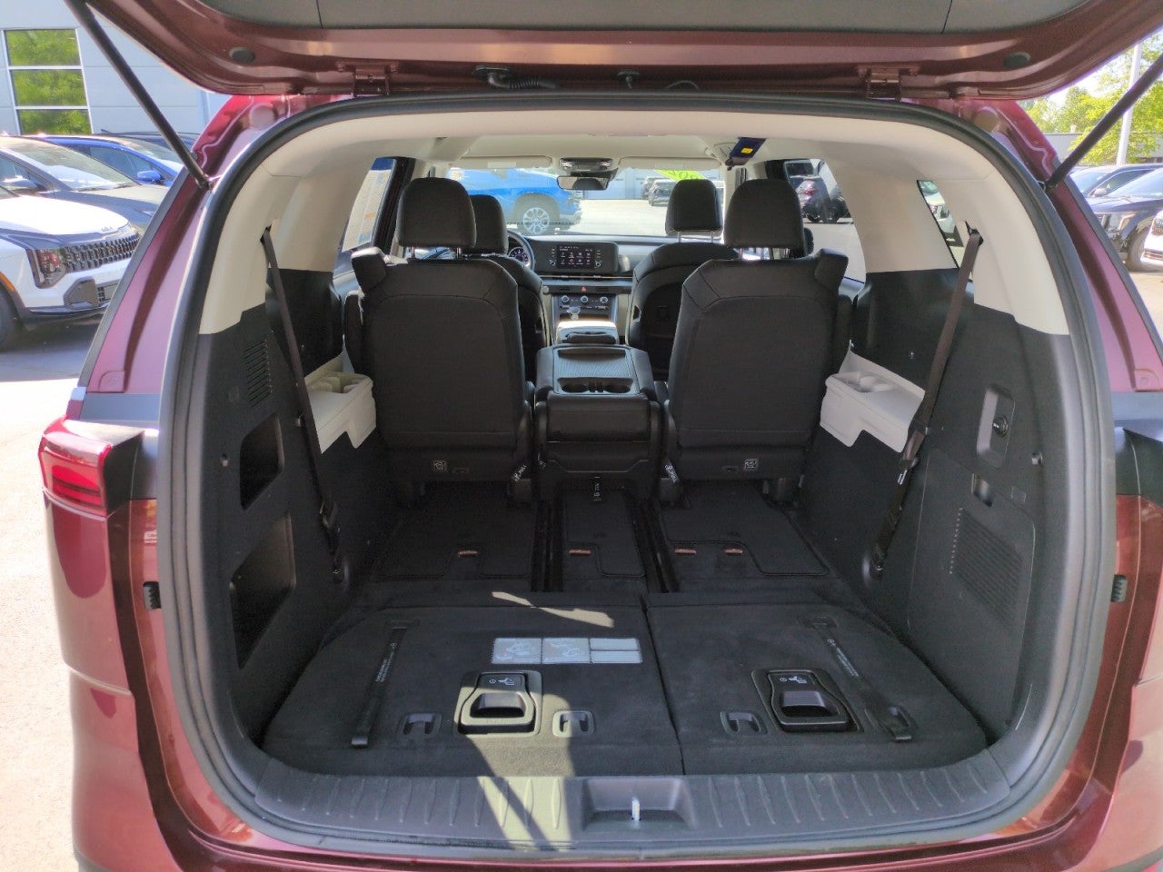 2023 Kia Carnival LX