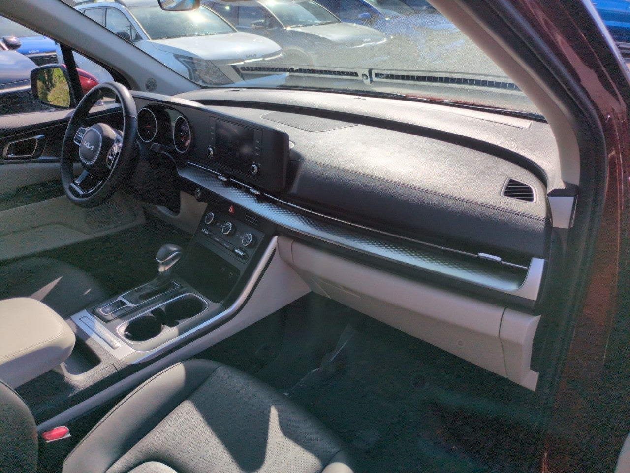 2023 Kia Carnival LX