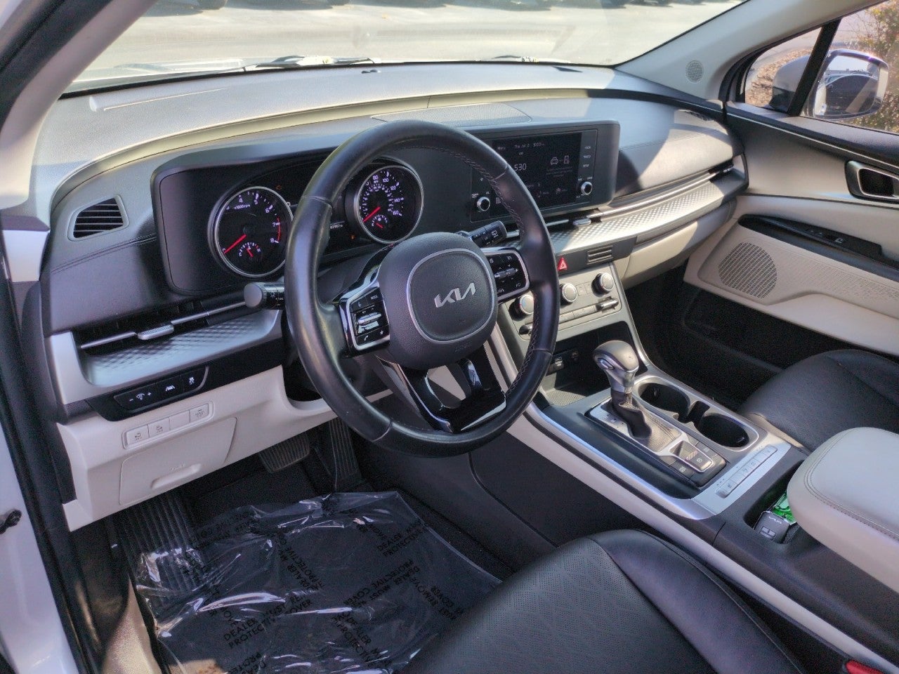 2023 Kia Carnival LX