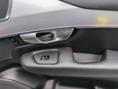 2018 Volvo XC90 Momentum