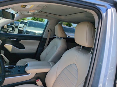 2023 Toyota Highlander Hybrid XLE