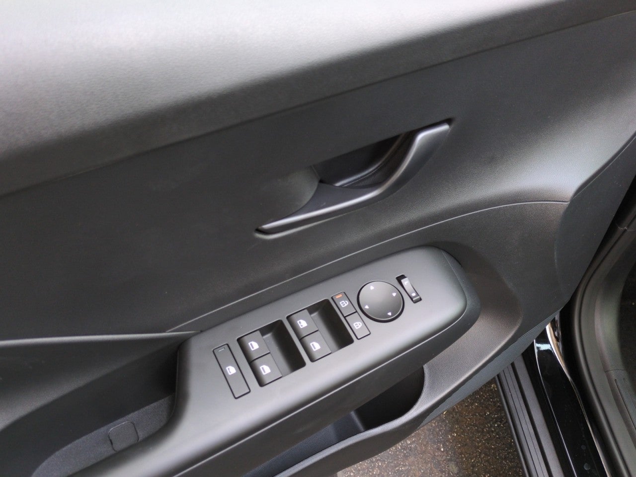 2027 Hyundai Kona SE FWD