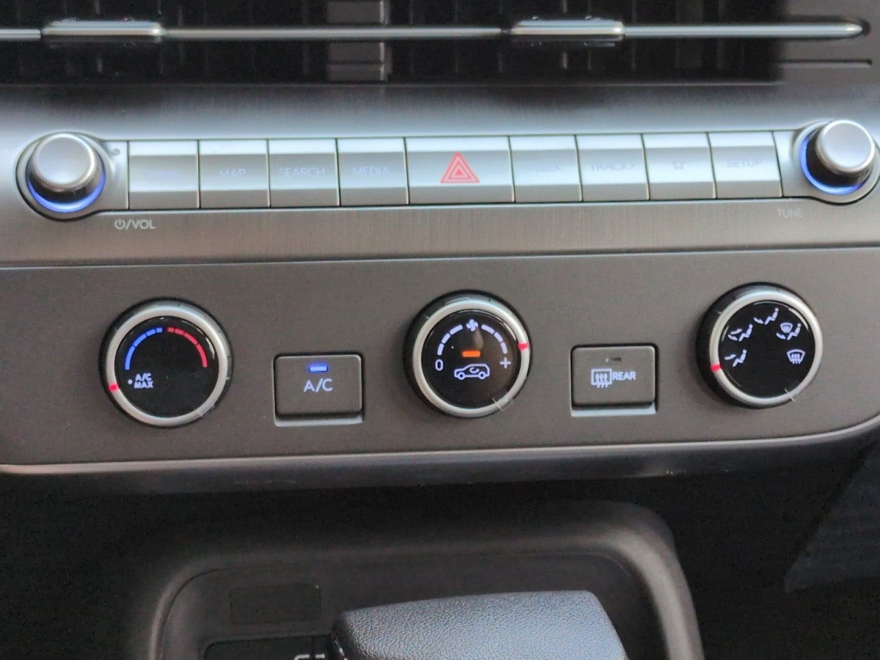 2027 Hyundai Kona SE FWD