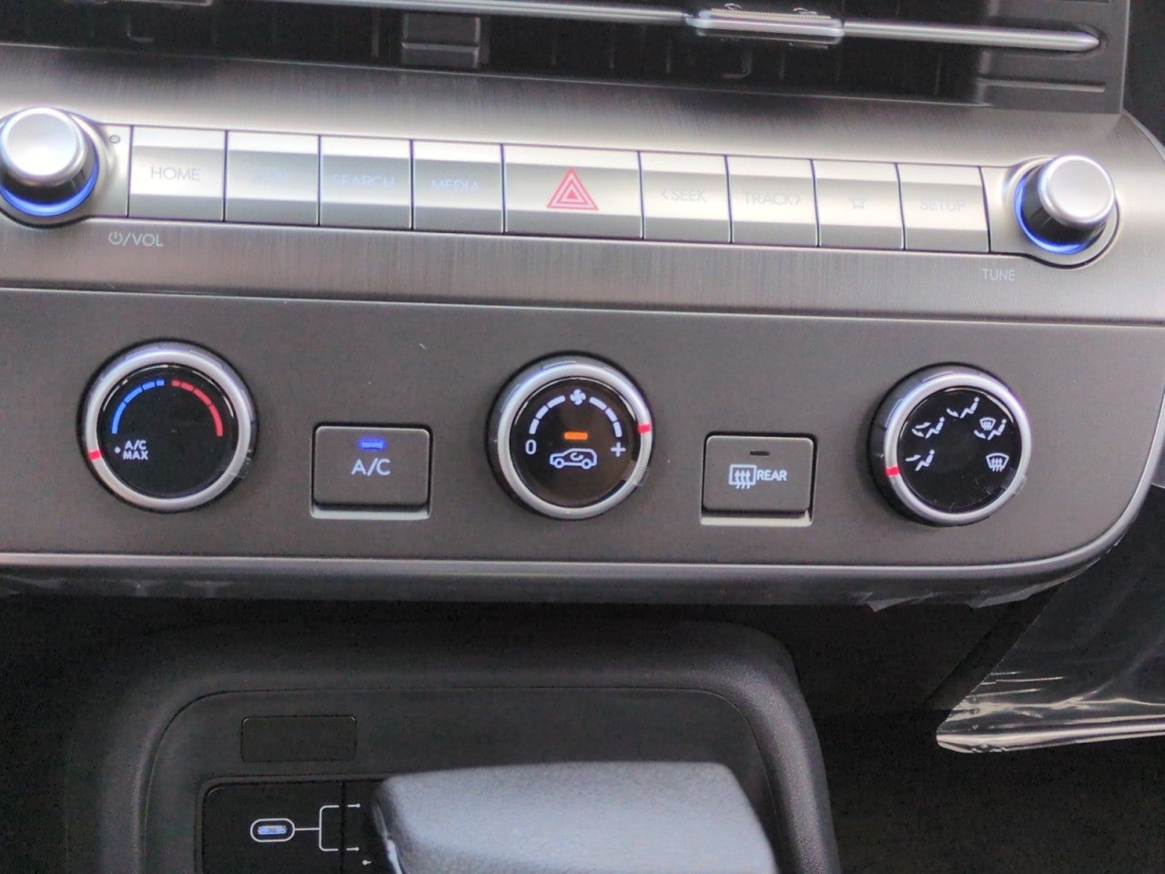2027 Hyundai Kona SE AWD