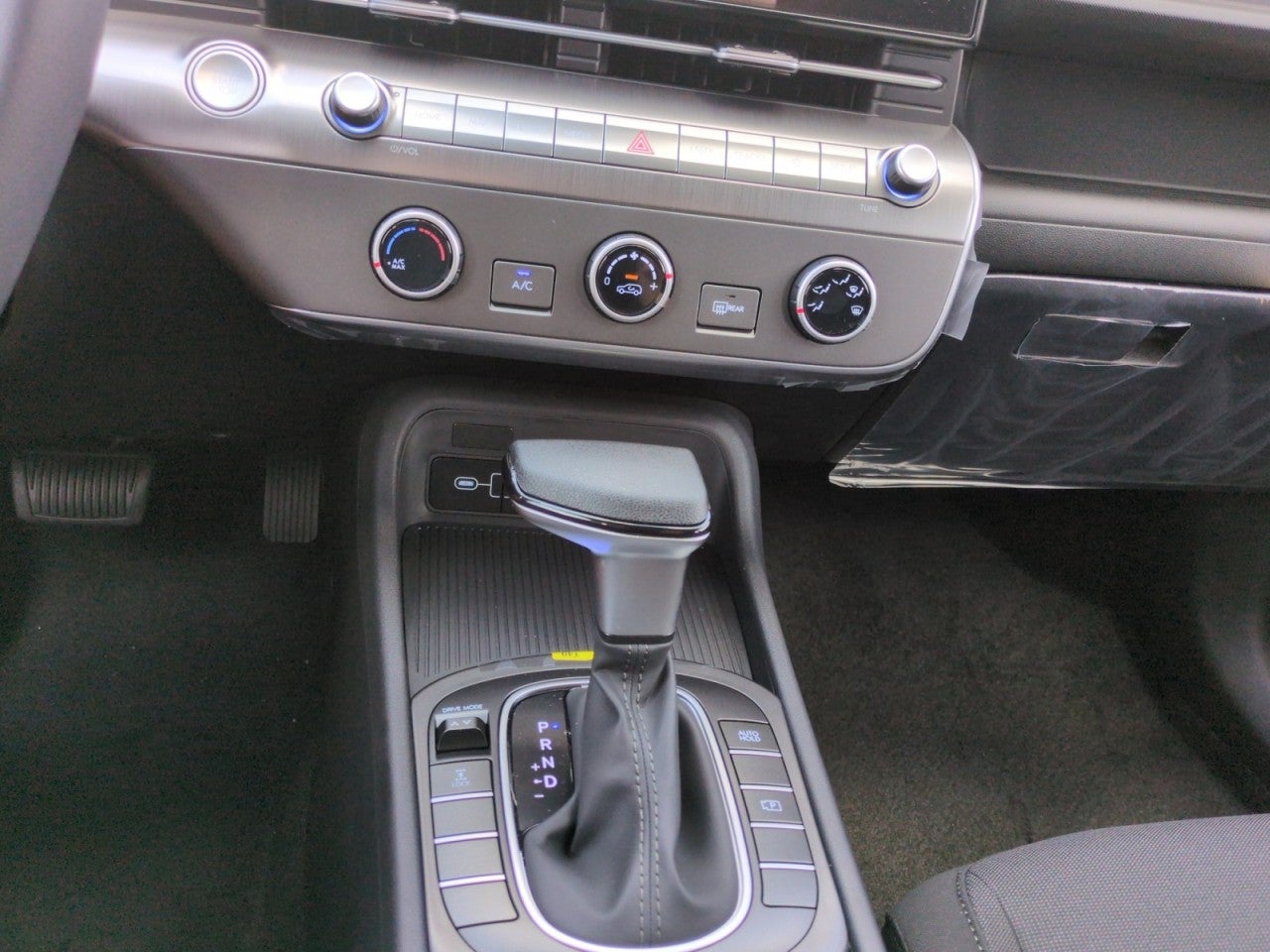 2027 Hyundai Kona SE AWD