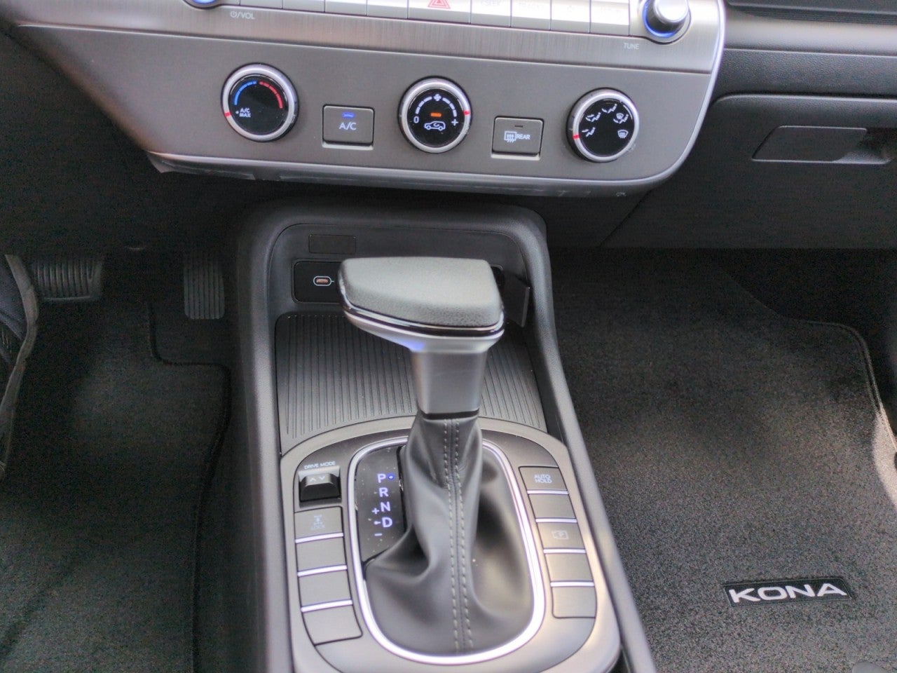 2027 Hyundai Kona SE AWD